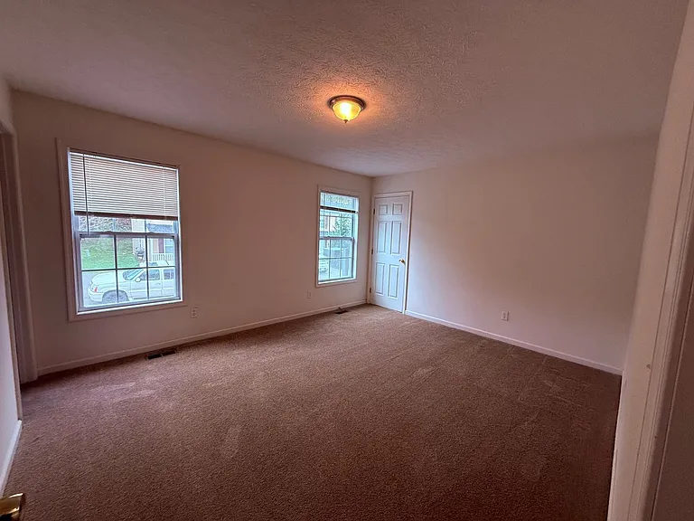 10 Station Ln NE — Photo 16
