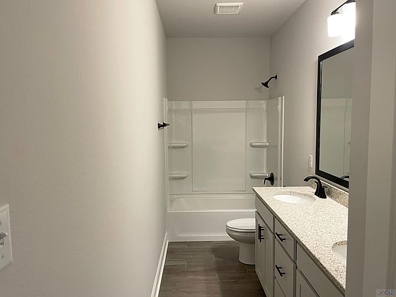 5th image of 417 Rue Evangeline