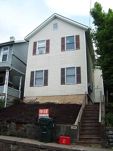 208 E Logan St #A Photo 1