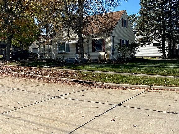 4th image of 3780 Argonne St