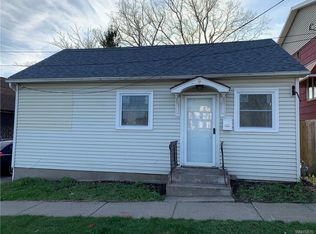 9 Center St, Lackawanna, NY 14218
