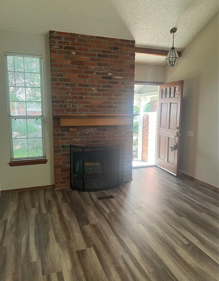 2 bed, 2.5 bath, 1255 sqft, $2,195 — Photo 3