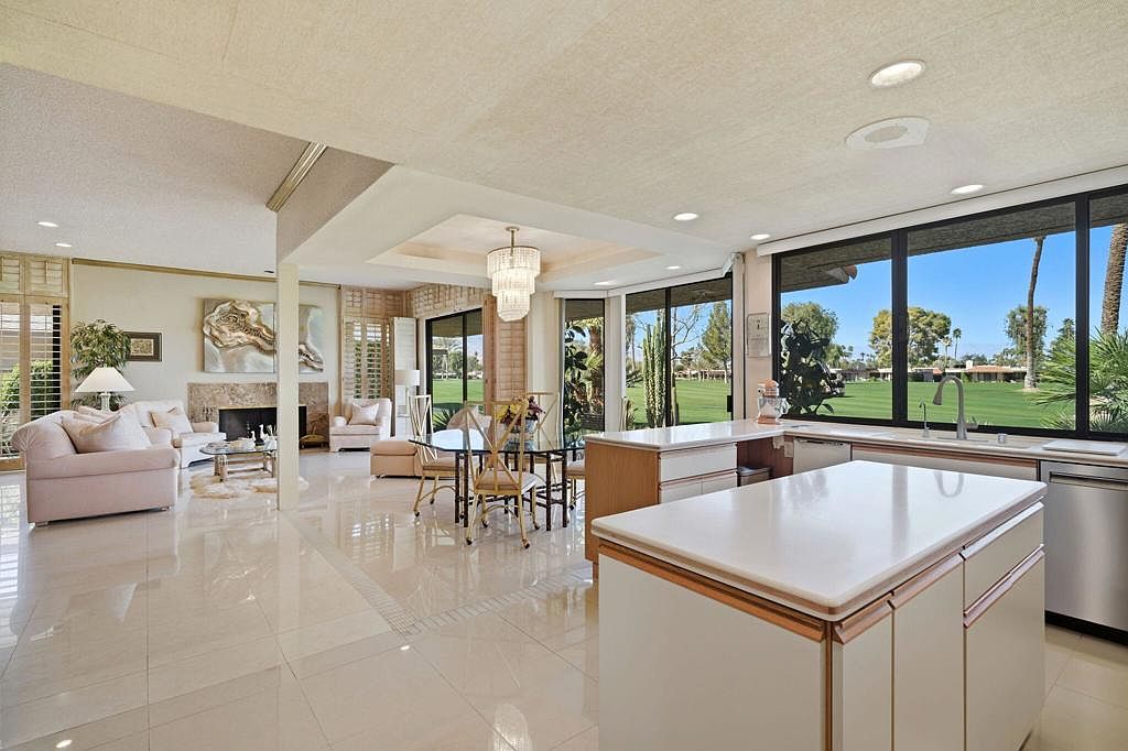 52 Columbia Dr