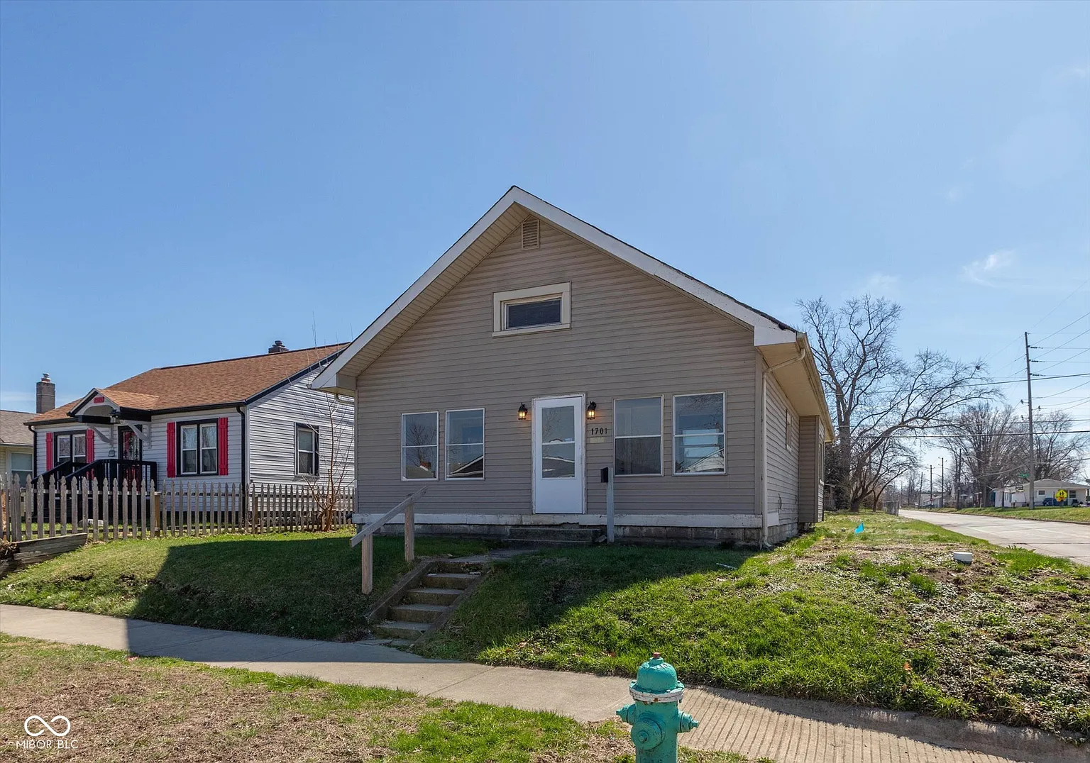 1701 E Kelly St photo 1