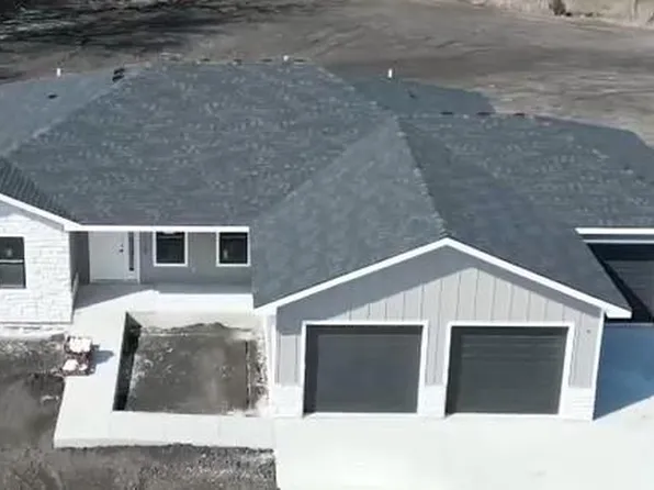 1009 George Ct, Effingham, KS 66023