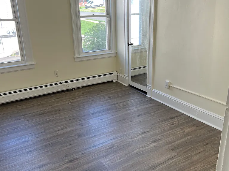 181 Rhodes St — Photo 16