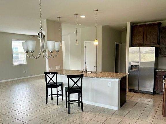 2nd image of 400 Eagle Brook Ln