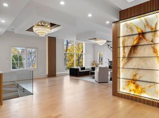 58 Chestnut St, Lynnfield, MA 01940