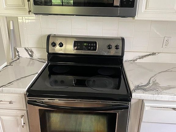 Upgraded Stanless Steel Stove, Microwave - New Counter tops
