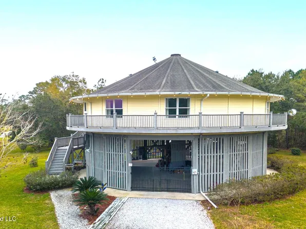 309 Lemoyne Rd, Pass Christian, MS 39571