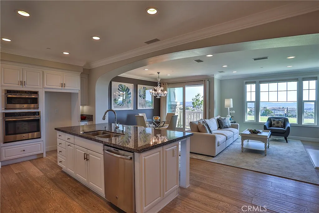 3 bed, 3.5 bath, 2453 sqft, $4,750 — Photo 2