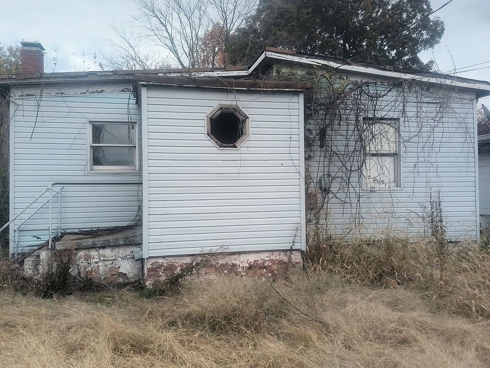1st image of 2219 Alexander St