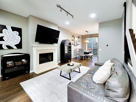 2nd image of 1733 W Crystal St Unit B