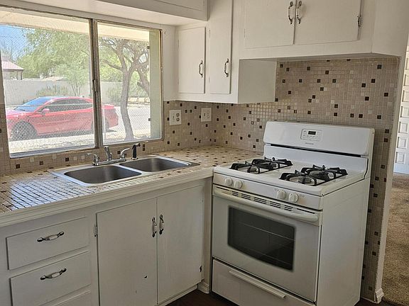 3rd image of 580 N Florence Street