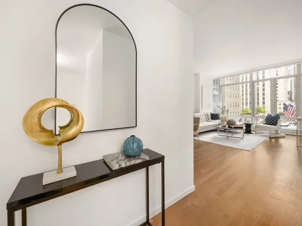 18 West 48th Street image 4 of 19