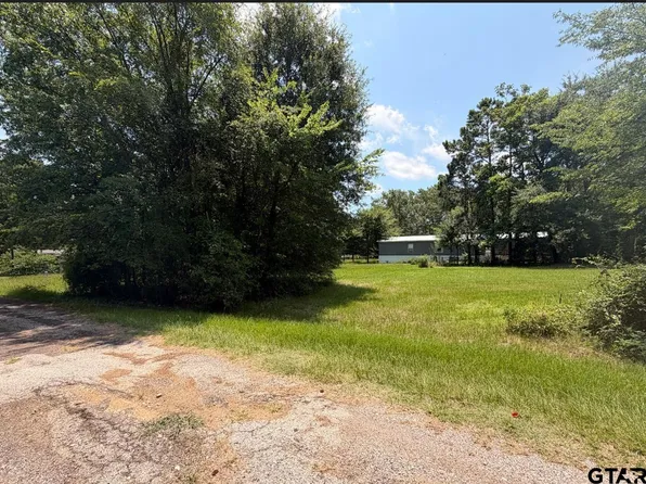 Chadwick Dr, Chandler, TX 75758