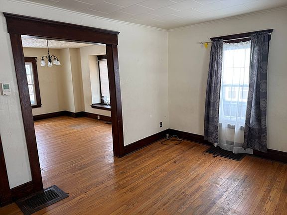 4th image of 257 Ashdale Ave