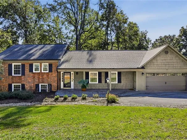 3810 Northriding Rd, Winston Salem, NC 27104