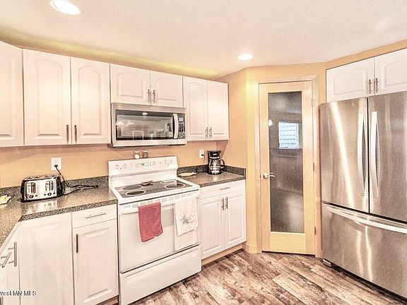 5th image of 33436 Somerset Ln