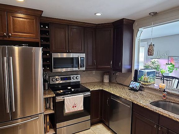 4th image of 618 Sierra Vista Ln