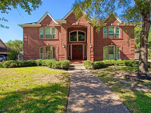 3rd image of 14907 Pine Point Ct
