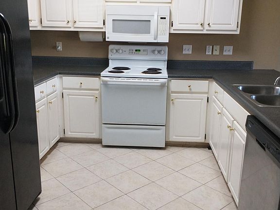 3rd image of 3090 Myrshine Dr
