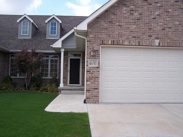 1st image of 670 Circle Dr