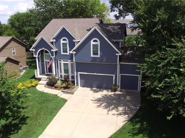 7415 Meadowsweet Ln, Shawnee, KS 66227