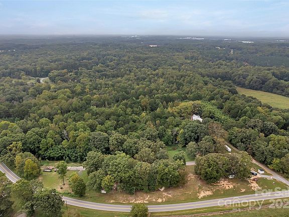 5th image of 200 Thorne Rd