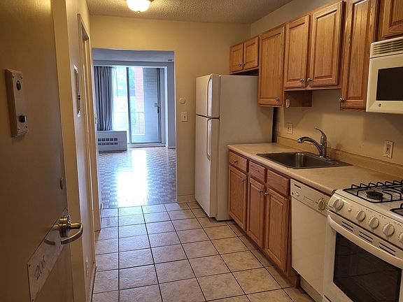 5th image of 44 Washington St APT 206