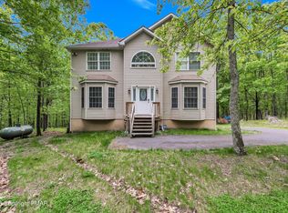 1271 Wood Thrush Cir, Bushkill, PA 18324