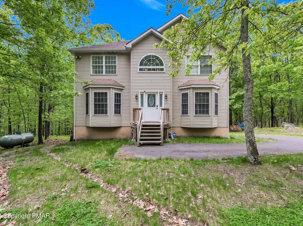 1271 Wood Thrush Cir, Bushkill, PA 18324