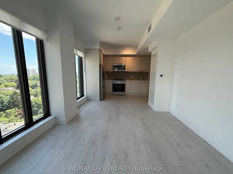 20 Soudan Ave #901 — Photo 8