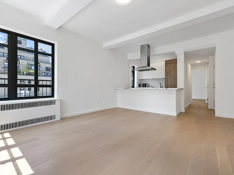 340 E 52nd St #PHC — Photo 2
