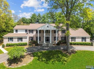 978 Briarwoods Rd, Franklin Lakes, NJ 07417
