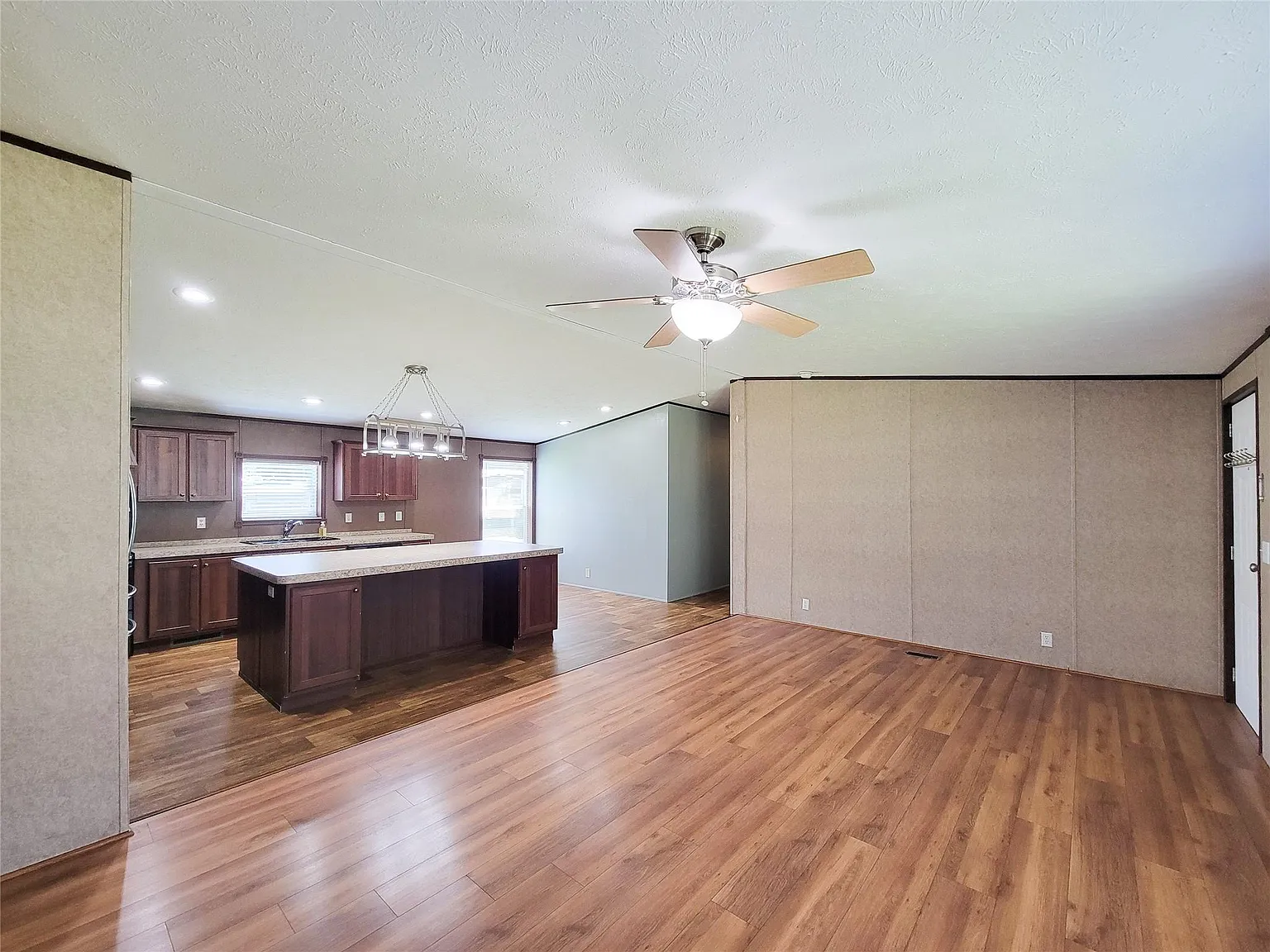 3 bed, 2.0 bath, 1580 sqft, $1,825 — Photo 4