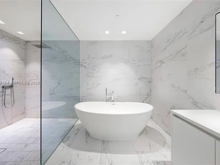 1000 Biscayne Blvd #Penthouse 1201 — Photo 33