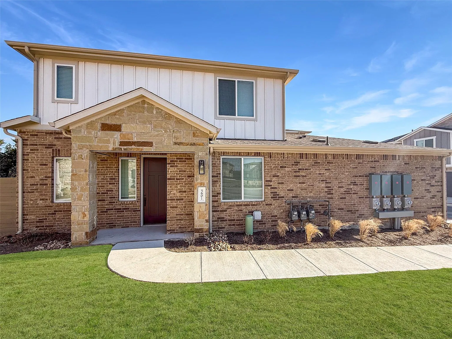 4 bed, 2.5 bath, 1914 sqft, $3,665 — Photo 1