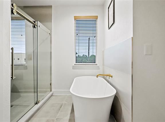 2nd image of 183 S Prairie Ave #3