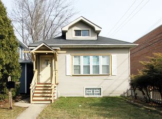 2414 W Farwell Ave, Chicago, IL 60645