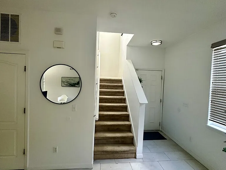 Royal Ridge Dr — Photo 17