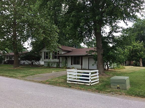3rd image of 1100 W Hickory St