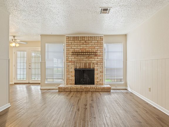 5th image of 100 E Gruver Cir #102