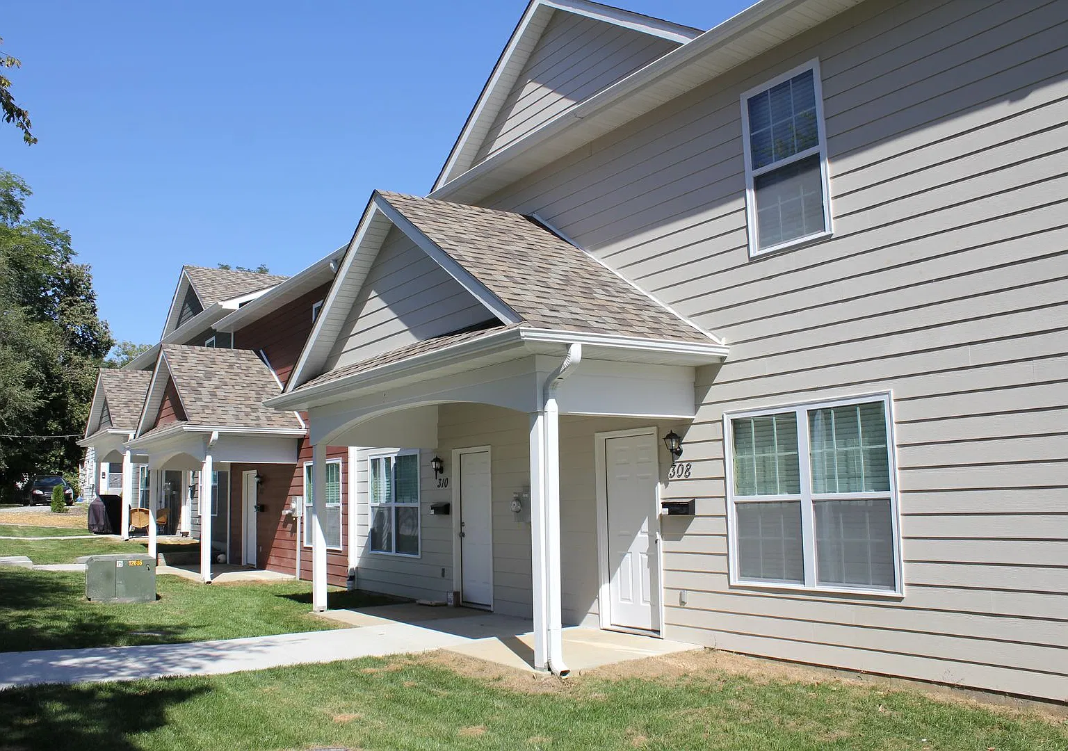 1511 Windsor St — Photo 1