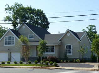 336 De Mott Ave, Rockville Centre, NY 11570