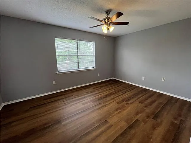 841 Fairfax Dr — Photo 12