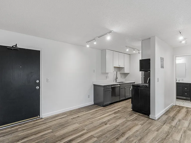 8300 Fremont Ave S — Photo 18