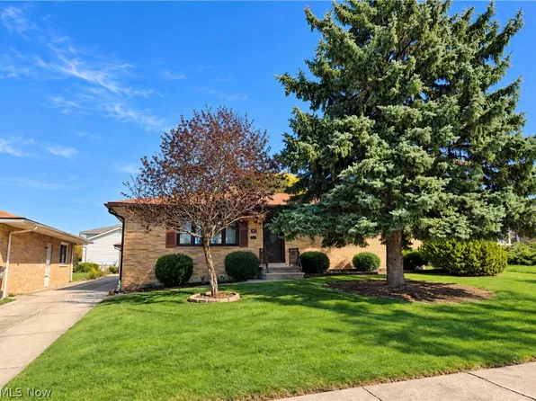 6877 Day Dr, Parma, OH 44129
