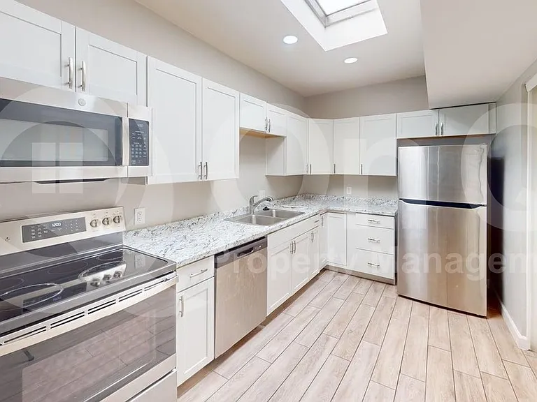 1949 N Swan Rd #29 — Photo 4