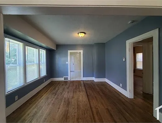 2 bed, 1025 sqft, $975 — Photo 3